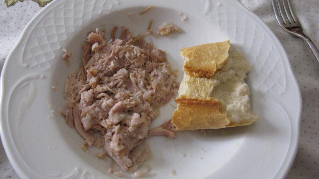 Debe comerse muy troceada.