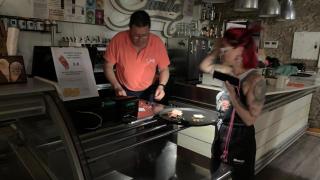 Una de las cafeterías del centro de Zaragoza, tras el apagón.