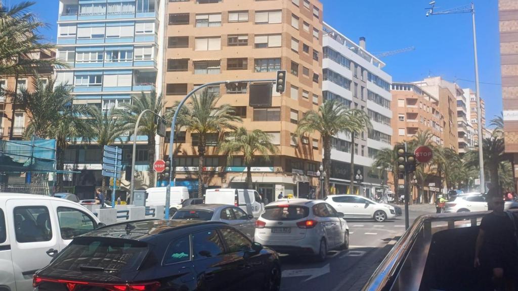 La Rambla Méndez Núñez con los semáforos apagados.