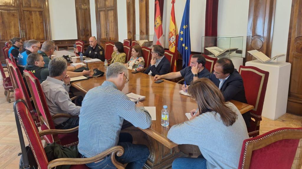 Reunión en la Subdelegación del Gobierno en Salamanca con motivo del apagón eléctrico