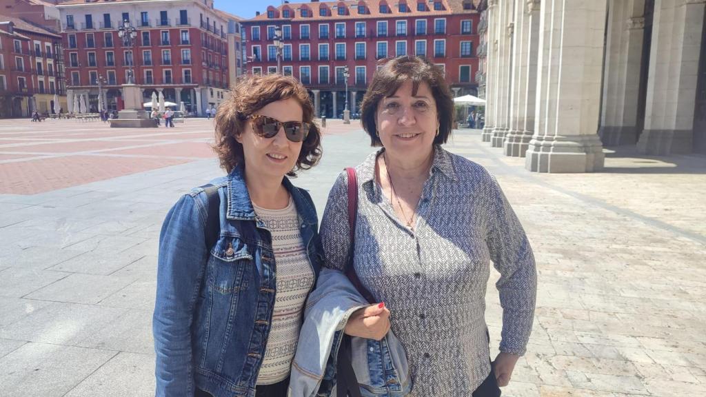Las vallisoletanas Blanca y Dolores en la Plaza Mayor de Valladolid, este lunes