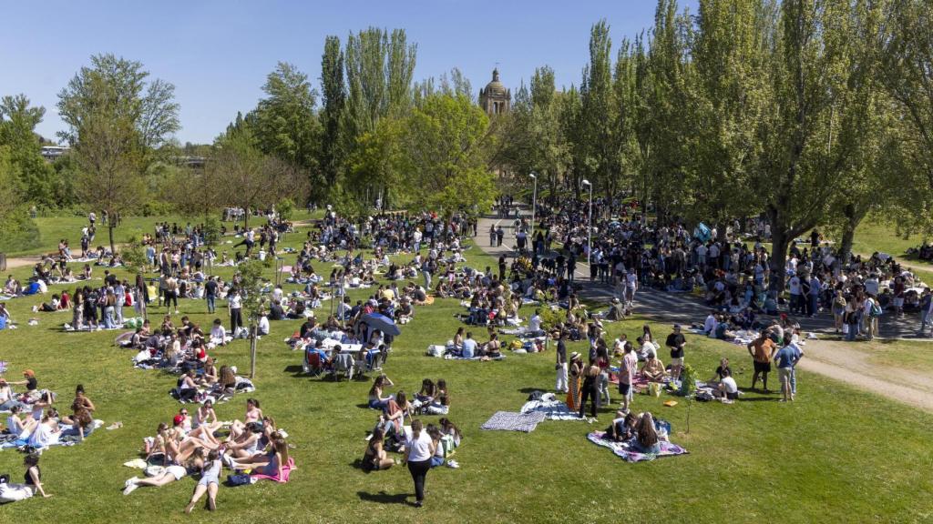 Un año más, la orilla del Tormes en el Puente Romano ha sido el lugar elegido por excelencia