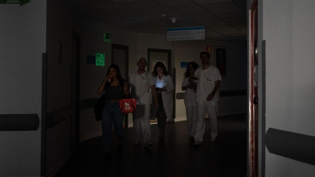 Un hospital durante el apagón en España.