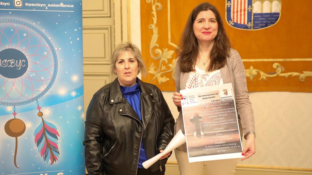 Carmen Guillén, presidenta de ASCBYC, junto a la concejala de Familia e Igualdad de Oportunidades, Miryam Rodríguez.