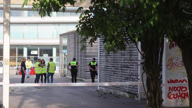 Operarios trabajando en el plan de emergencias del Puerto de Vigo