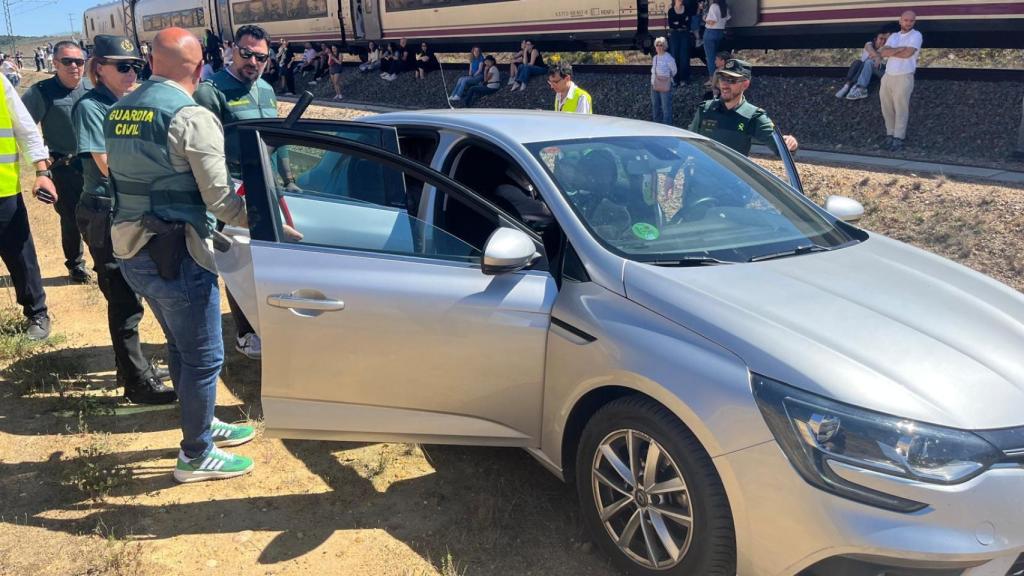 La Guardia Civil coordina la atención a centenares de pasajeros atrapados en las vías en Zamora