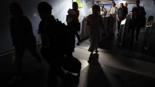 EuropaPress_6683291_imagenes_viajeros_afectados_apagon_electrico_estacion_tren_joaquin_soroya