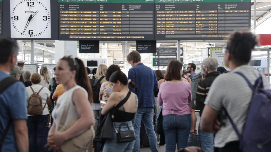 Estación Joaquín Sorolla este 28 de abril. EFE/Manuel Bruque
