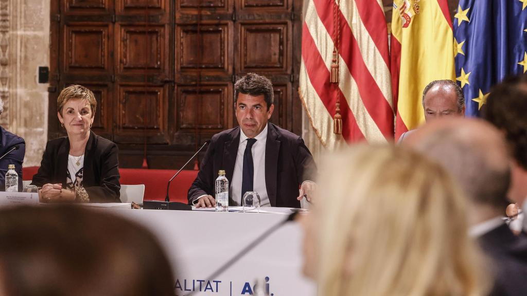 El presidente de la Generalitat valenciana, Carlos Mazón, durante una reunión con representantes empresariales, en el Palau de la Generalitat, imagen de archivo. Europa Press / Rober Solsona