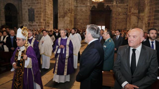 Misa funeral por el Papa Francisco, en la catedral