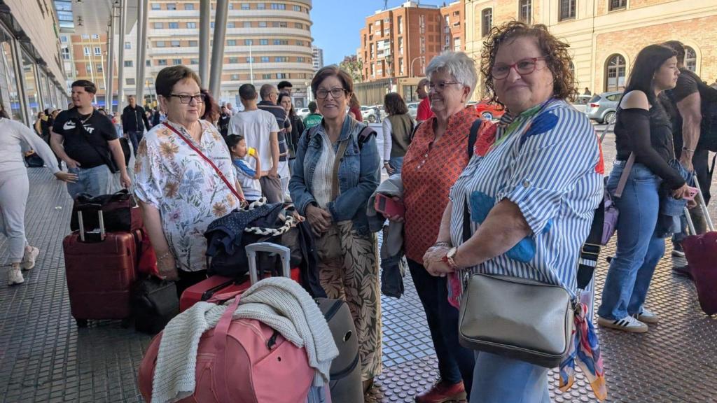 Las amigas de pizarra que se iban de crucero.