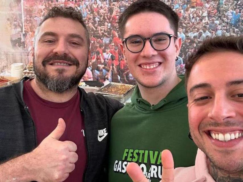 Pedro, InfiFooder, con sus amigos