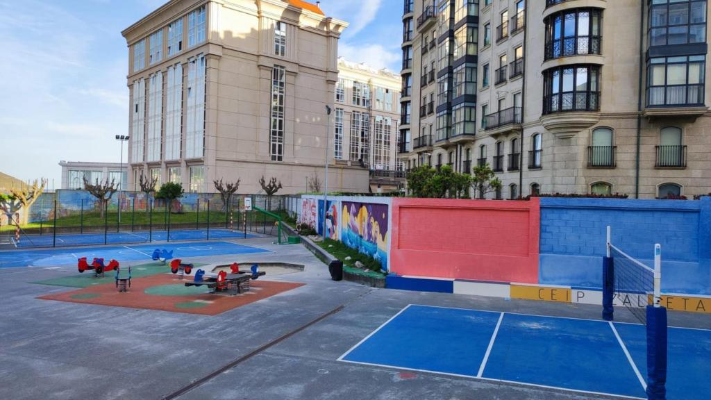 Patio vacío este lunes en A Coruña.