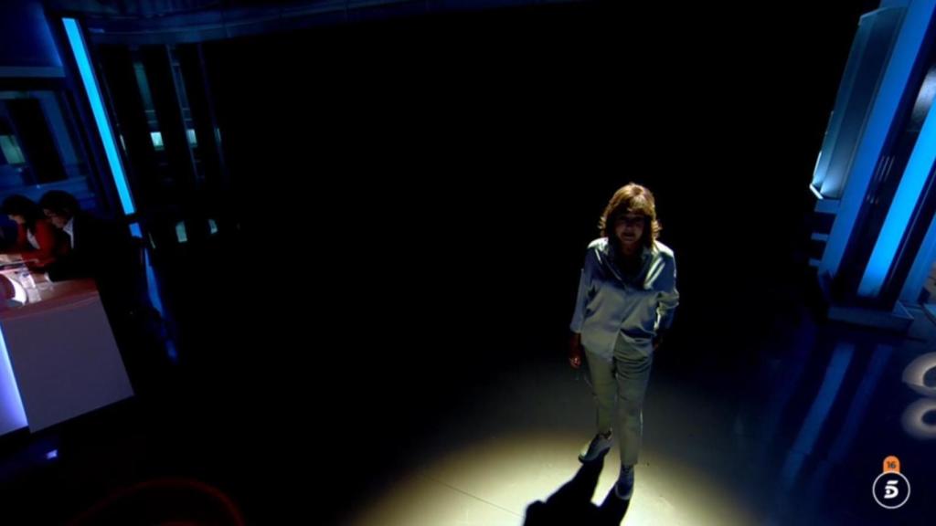 Ana Rosa Quintana arranca su editorial con el plató a oscuras.