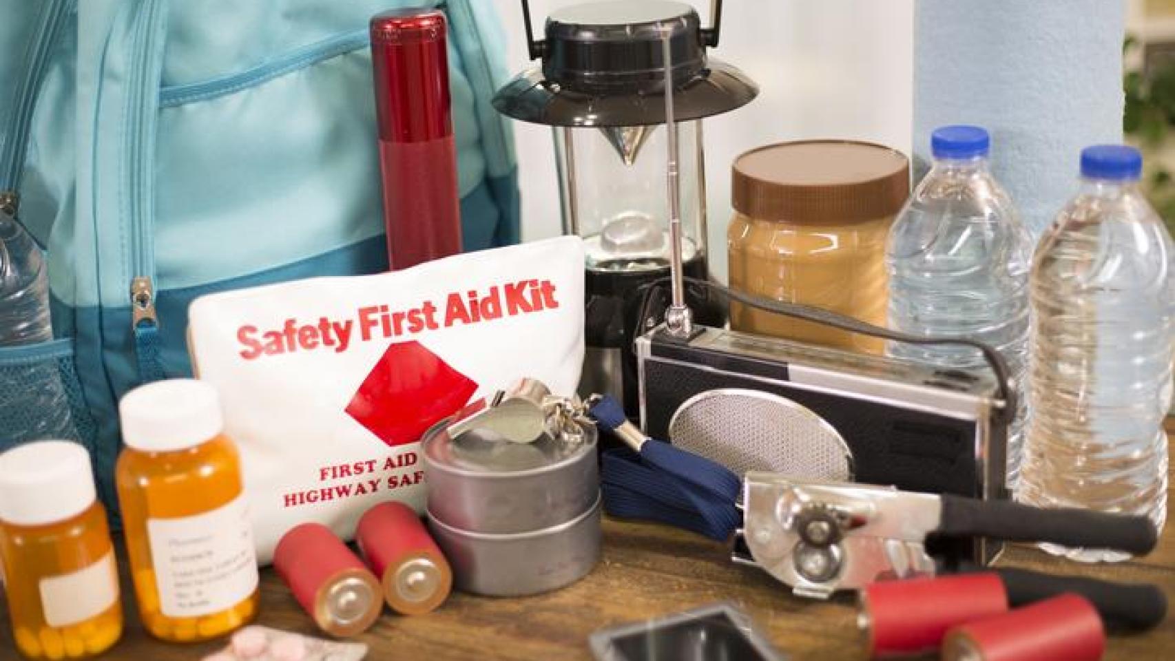 Suministros para el kit de emergencia.