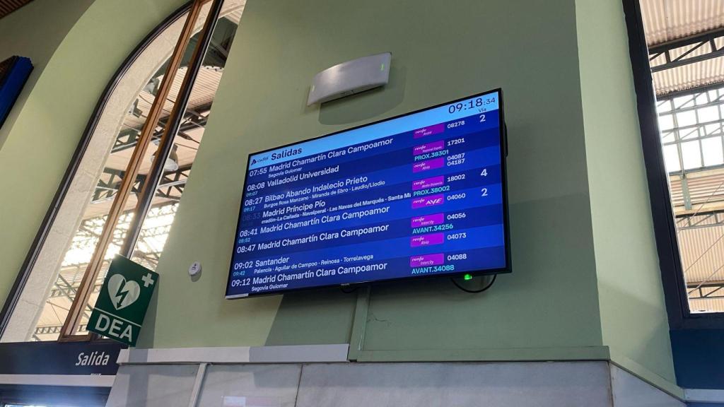 Retrasos a primera hora un día después del apagón en la estación de tren de Valladolid