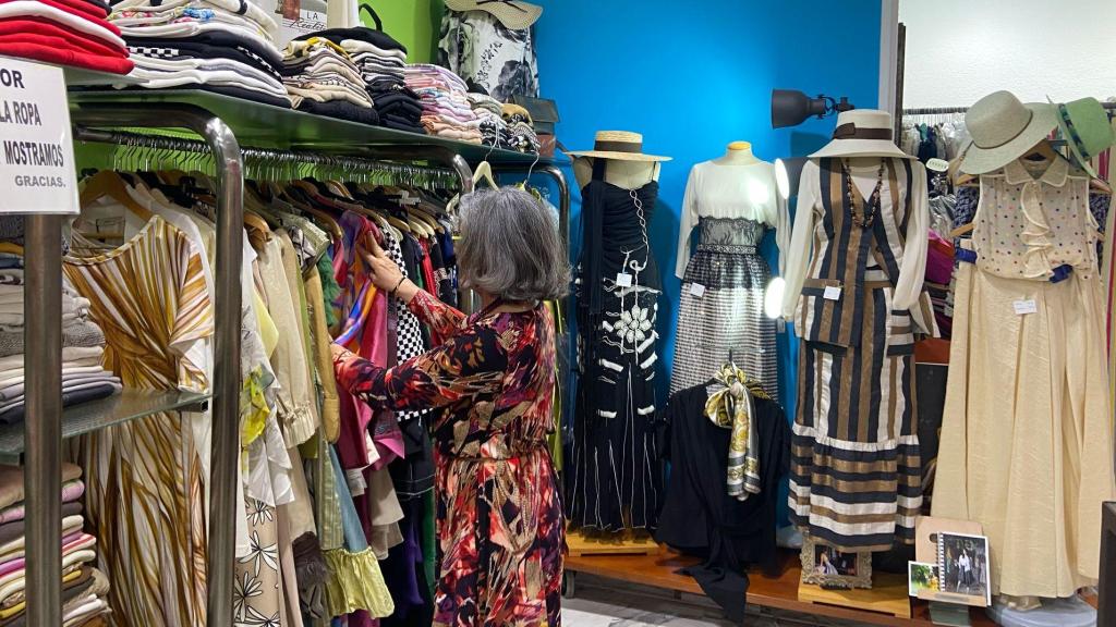 María Jesús en su tienda este martes.