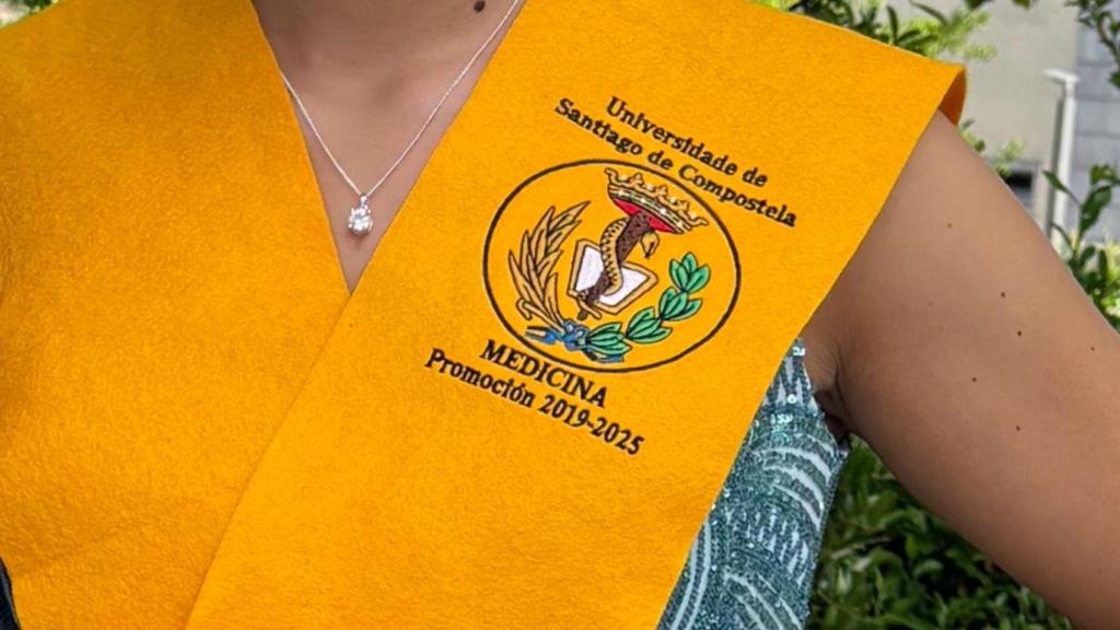 Banda de los graduados en Medicina este lunes.