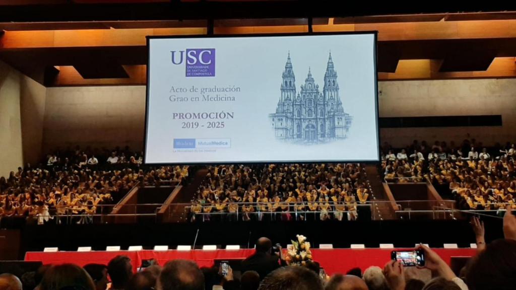 Graduación de los estudiantes de Medicina, ayer en Santiago.