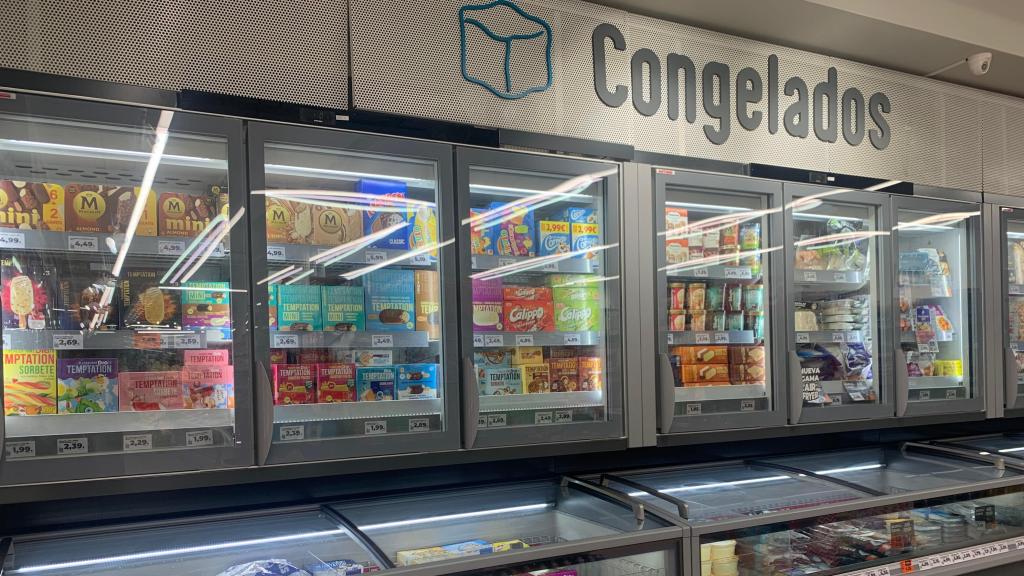 La sección de Congelados de un supermercado llena, este martes.