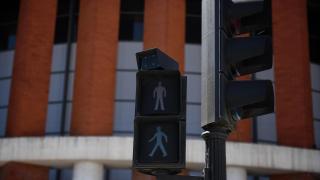 Semáforo apagado durante el apagón. Fernando Sánchez / Europa Press