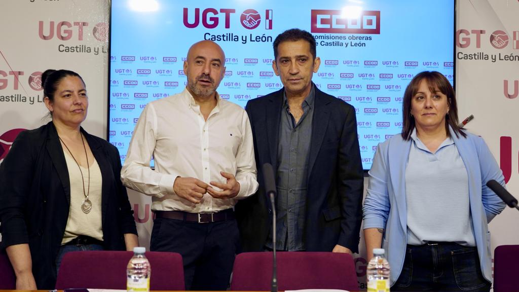 Los secretarios generales de UGT y CCOO en Castilla y León, Óscar Lobo y Vicente Andrés, durante su rueda de prensa de este martes