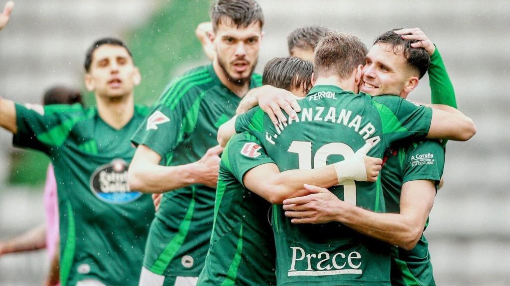 Celebración de un gol del Racing Club Ferrol ante Eldense.