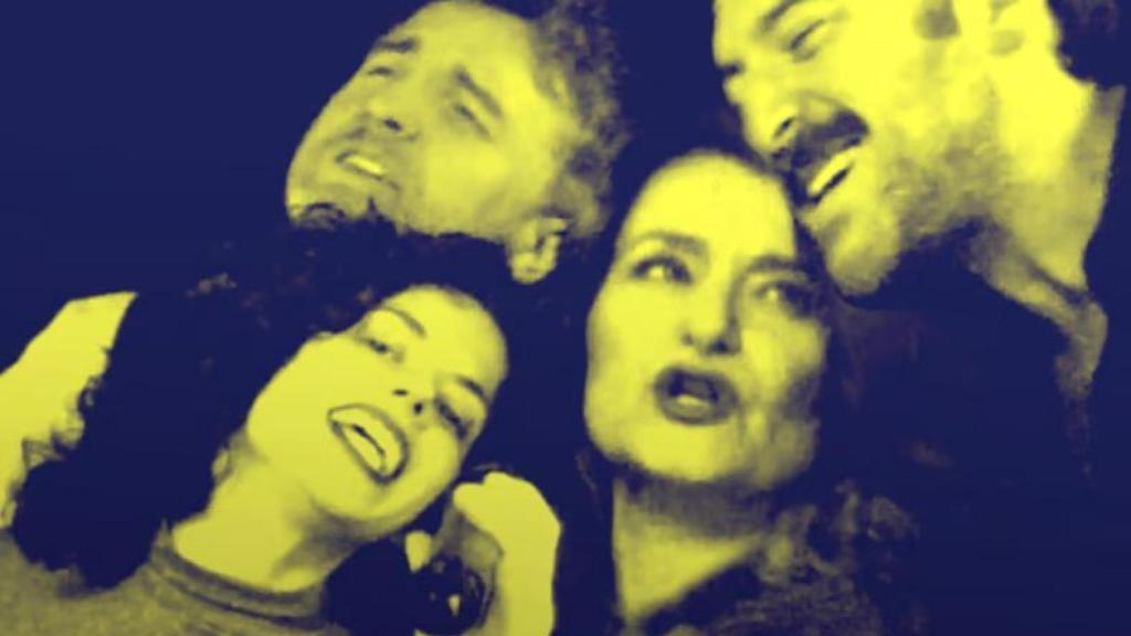 Cartel de la obra 'Cancións amarelas, flores tristes'.