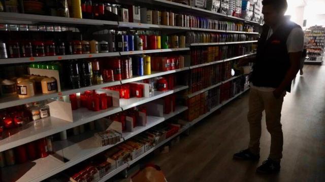 Un comercio de Valladolid a oscuras