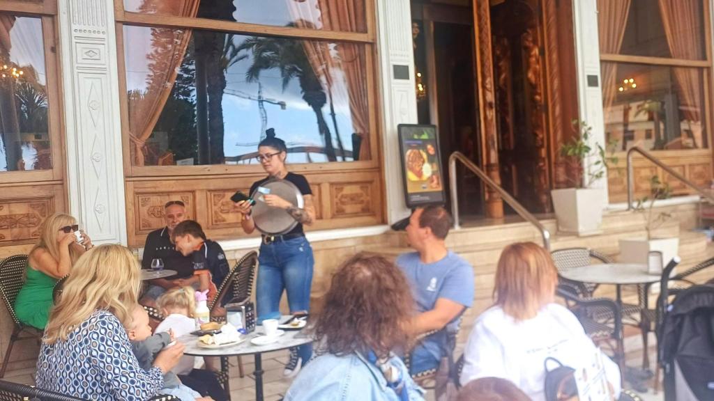 La terraza del Casino de Torrevieja este martes.
