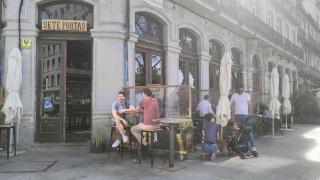 El apagón en Vigo deja una jornada de contrastes en la hostelería: incertidumbre y terrazas llenas
