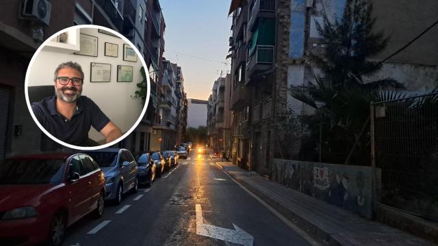 Una de las calles de Alicante sin luz tras el apagón de este lunes.