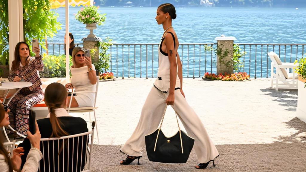 Detalle del desfile Crucero 2025-2026 de CHANEL.