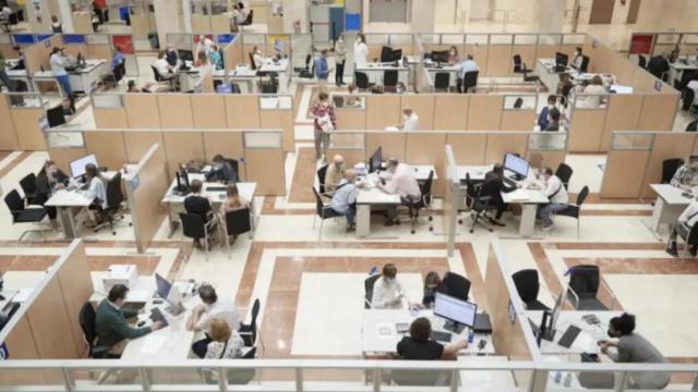 Funcionarios. Efe