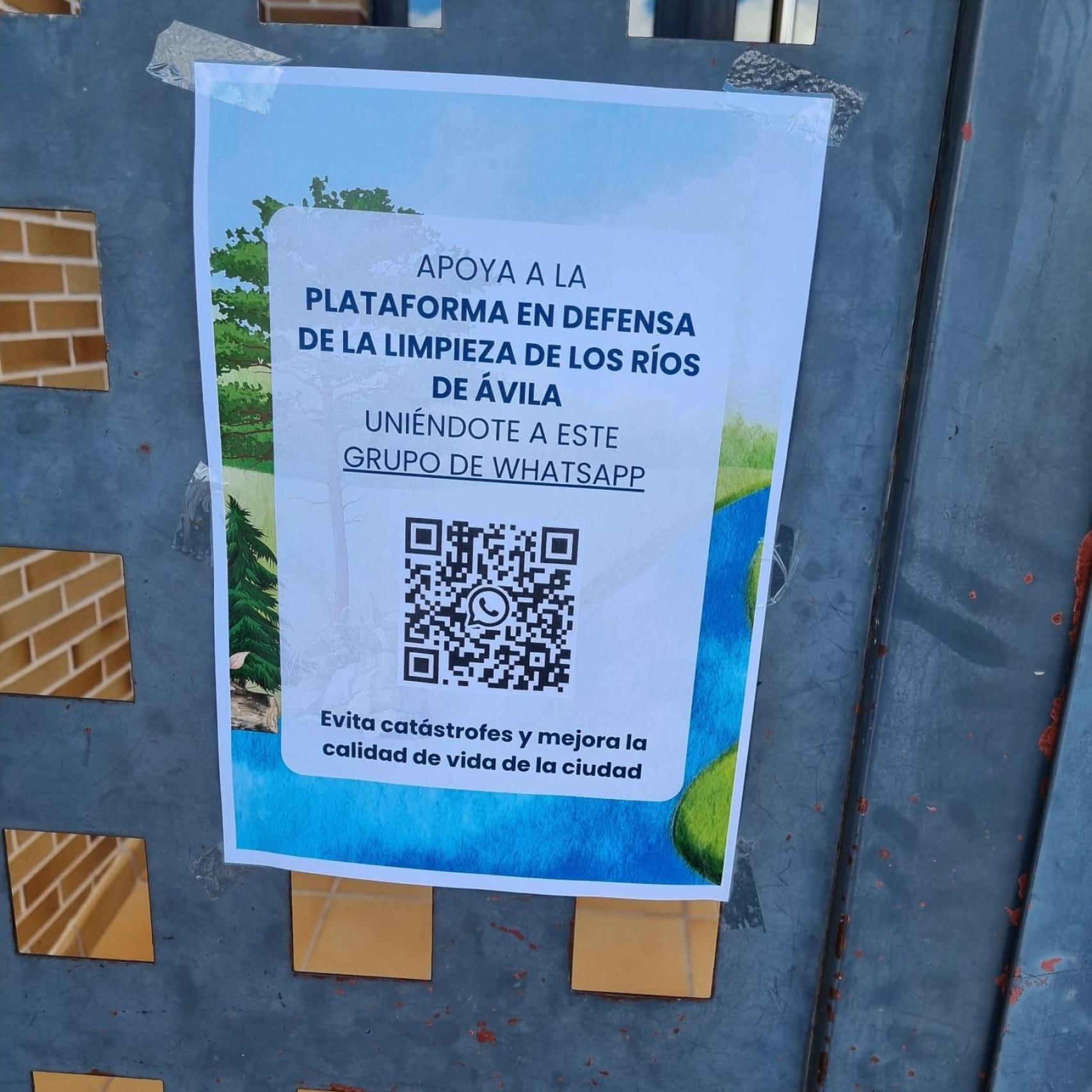 Carteles que han empezado a colocar en las zonas afectadas por las inundaciones en la zona sur de Ávila