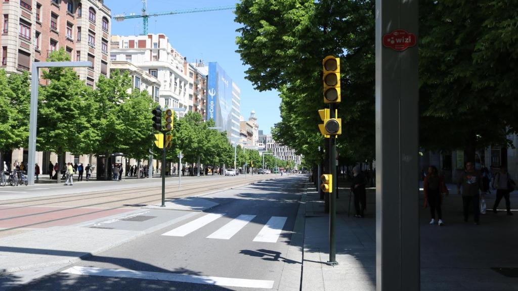 Un semáforo sin luz durante el apagón, en pleno paseo de la Independencia.