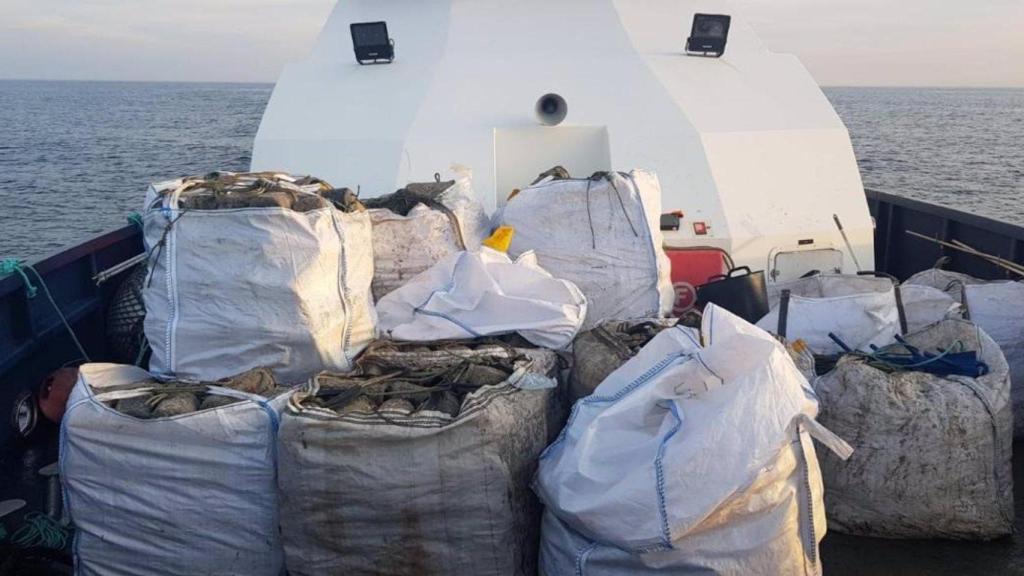 Decomisados casi 380 kilos de pulpo y más de 2.000 nasas entre cabo Silleiro y A Guarda