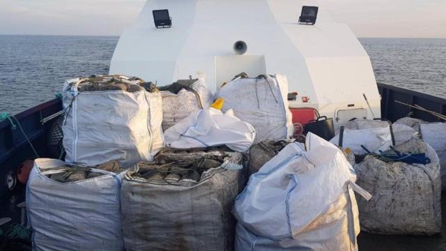 Decomisados casi 380 kilos de pulpo y más de 2.000 nasas entre cabo Silleiro y A Guarda