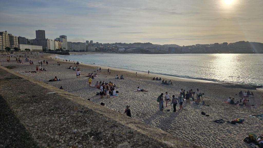 Playa del Orzán, en A Coruña, en la tarde del apagón general.