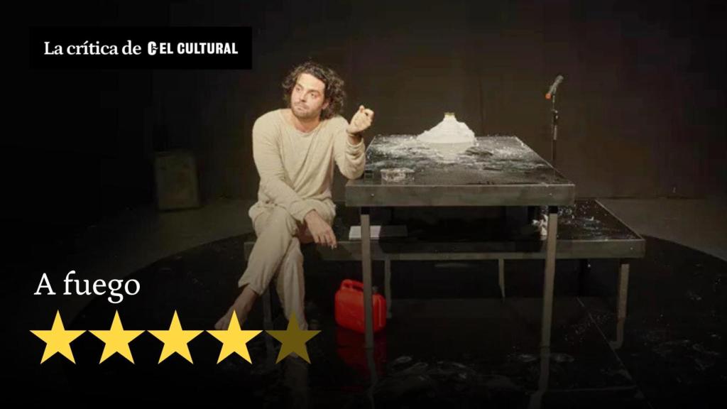 Pablo Macho Otero escribe, dirige y protagoniza 'A fuego', en el Teatro de La Abadía