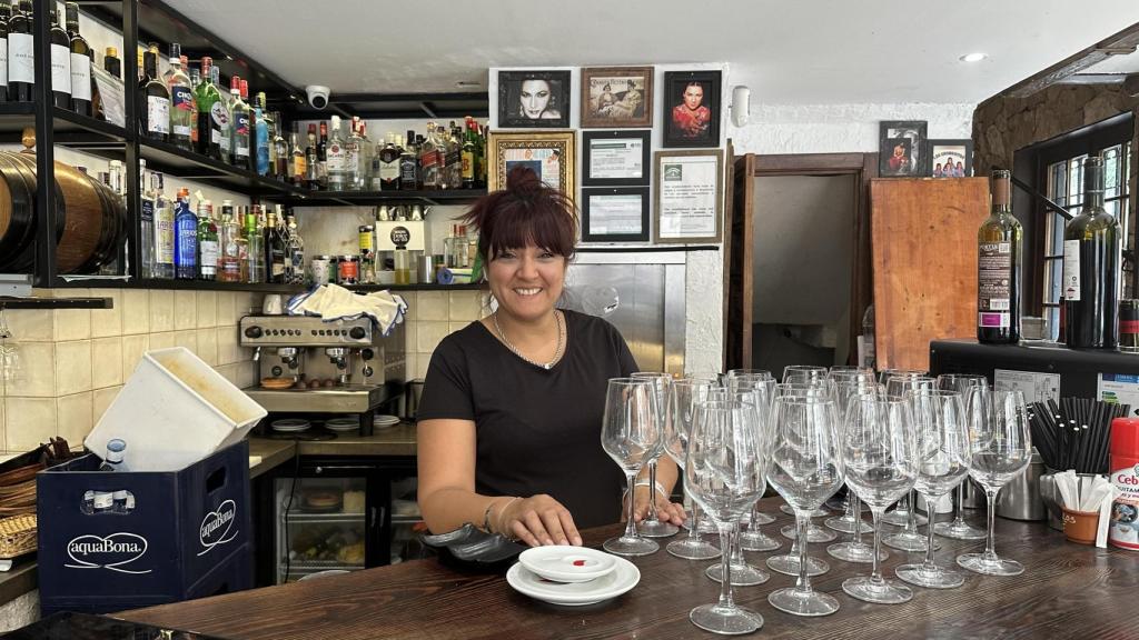 Ivana, una de las empleadas de Vermutería La Clásica.