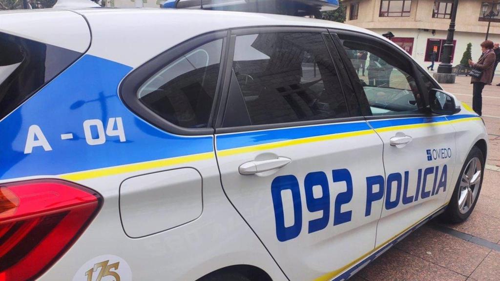 Vehículo de la Policía Local de Oviedo.