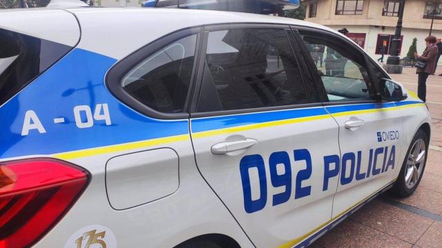 Vehículo de la Policía Local de Oviedo.