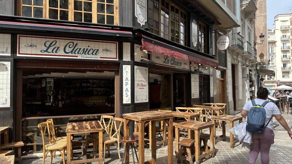 Terraza de Vermutería La Clásica.