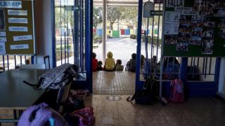 EuropaPress_6334600_varios_ninos_vuelven_clases_colegio_amparo_albau_dia_13_paso_dana_valencia