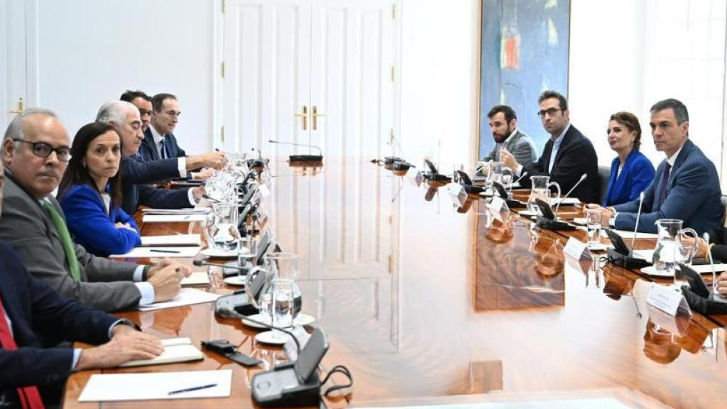 Reunión del presidente del Gobierno, Pedro Sánchez con las principales compañías eléctricas tras el apagón que afectó a toda la Península Ibérica.