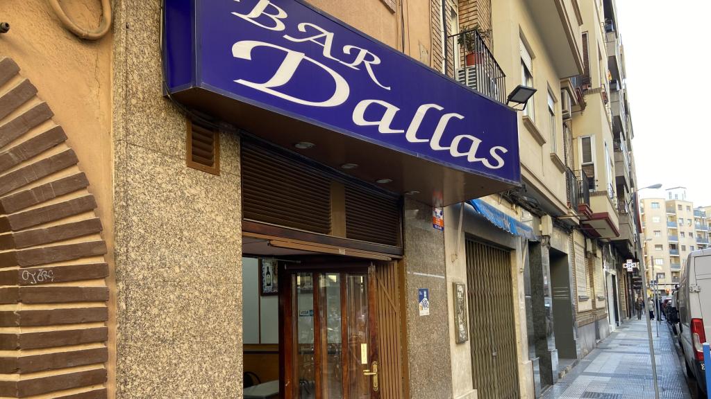 Exterior del bar Dallas.
