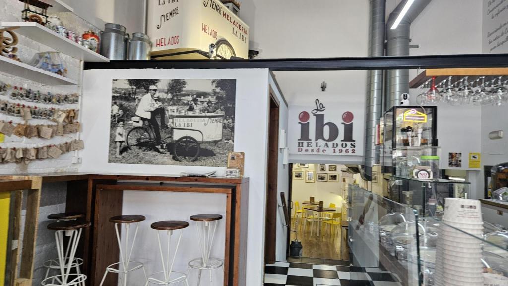 Interior de la Ibi este martes, después del apagón general.