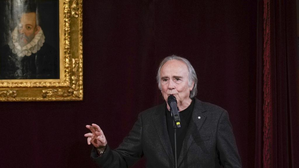 El cantautor Joan Manuel Serrat participa en el homenaje de la RAE a Antonio Machado.