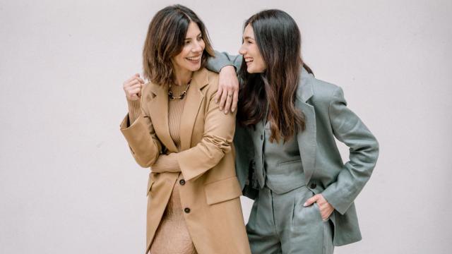 Las dos actrices posan para Magas.